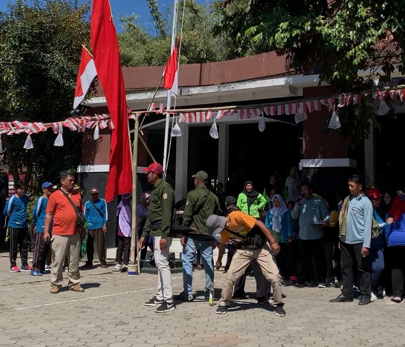 SEMARAK KEBERSAMAAN: PERANGKAT DESA SUMBERDODOL UNJUK GIGI DI LOMBA RAKYAT KECAMATAN PANEKAN